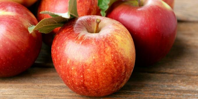 Alimentos ricos em fibras: maçãs