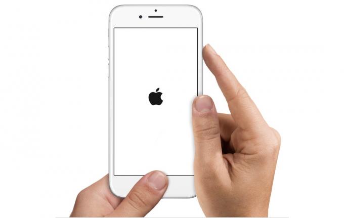 Como acelerar o iOS 10: reiniciar o gadget