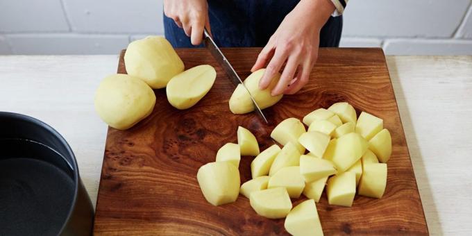 Como e quanto para cozinhar as batatas limpas