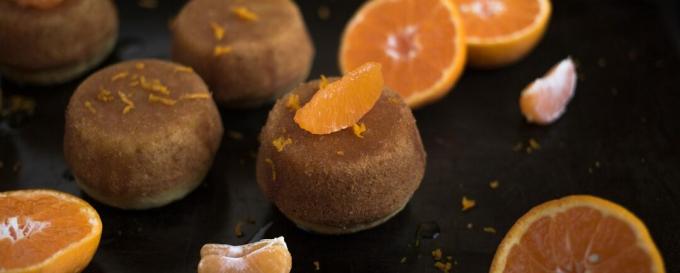 Muffins de tangerina com calda cítrica