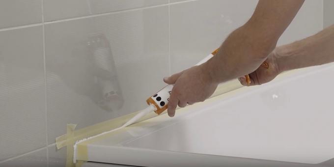 Instalando o banho com as mãos: Organizar costura lateral do contorno
