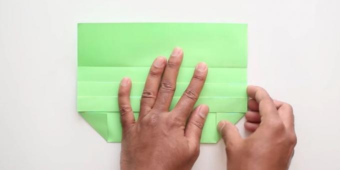 envelope com as mãos sem adesivo: dobre os cantos