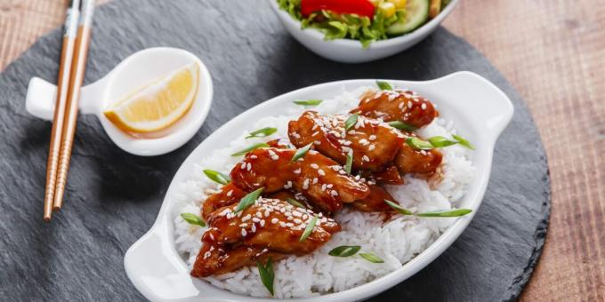 Frango ao molho teriyaki com sementes de gergelim e cebolinha