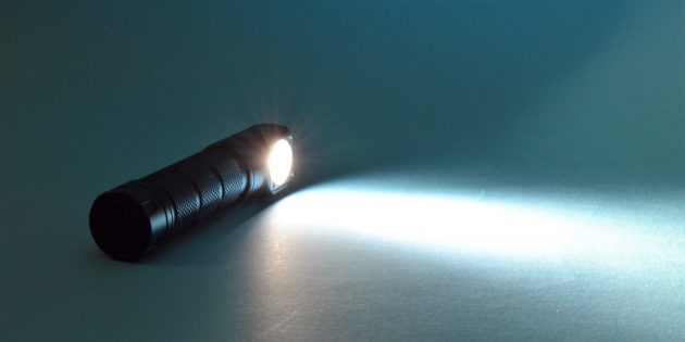 Como sobreviver a um apocalipse zumbi: você precisa de uma lanterna