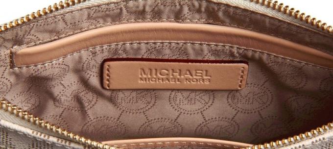 handbags originais e falsificados Michael Kors: letras do logotipo deve ser colocado exatamente