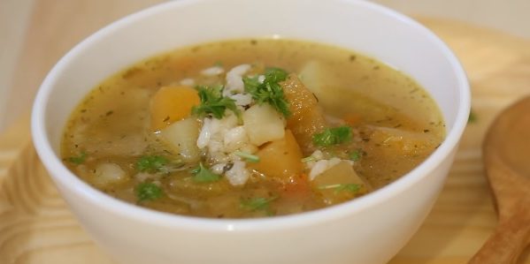 Pratos de um nabo: Sopa vegetal com nabo e arroz
