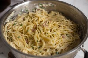 Opção de jantar rápido: carbonara pasta por 15 minutos