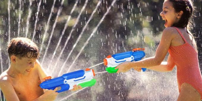 aniversário das crianças: organizar a luta com pistolas de água