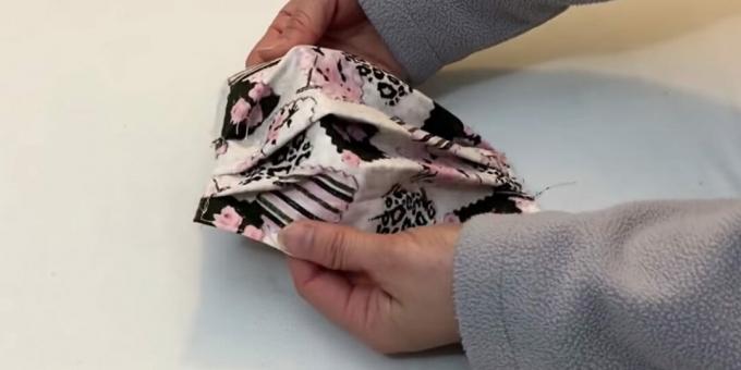 Como costurar uma máscara médica com suas próprias mãos: costure as bordas da peça