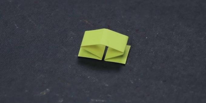 Fold pequena tira de papel na metade