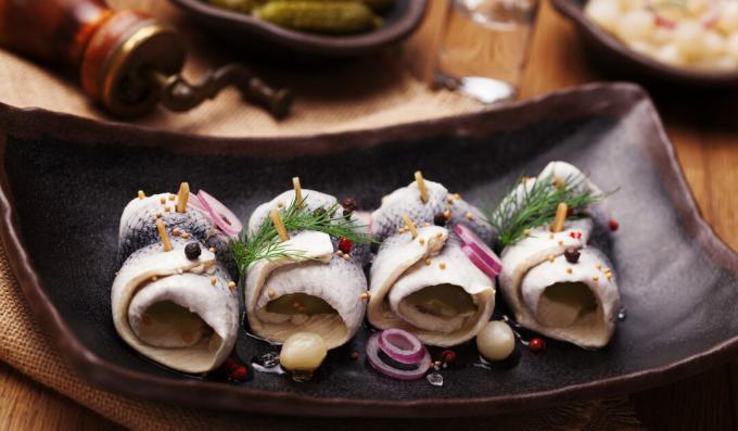 Rollmops com mostarda e cebola