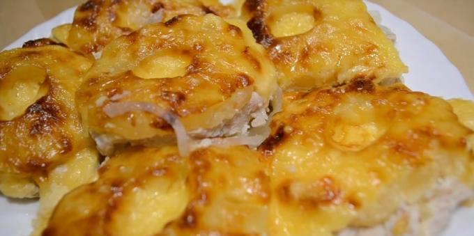 Frango no forno: Peito de frango com abacaxi e queijo