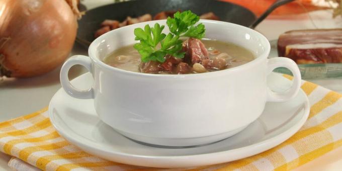 Sopa fácil de feijão e bacon