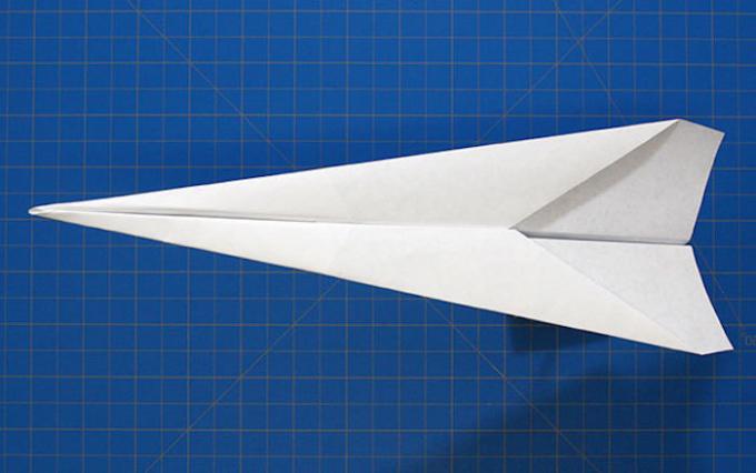 Como fazer um avião de papel