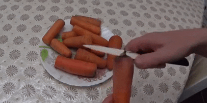 Como para armazenar cenouras no frigorífico: Cortar as cenouras nas extremidades secos de ambos os lados