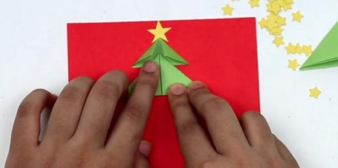 Cartões de Natal com suas mãos: cola a segunda peça