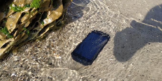 Protegido smartphones Poptel P9000 Max: Sob a água