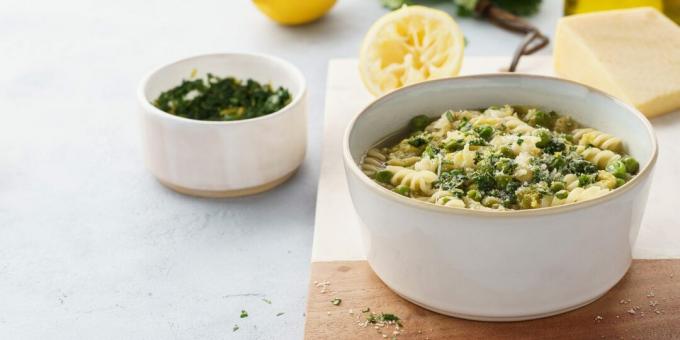 Minestrone com pesto e espinafre