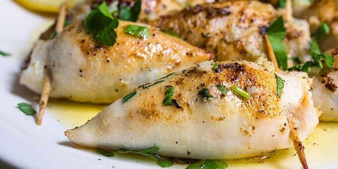 a melhor receita para lulas recheadas com atum, queijo e alcaparras