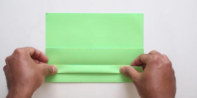 Envelope com as mãos sem cola: strip make