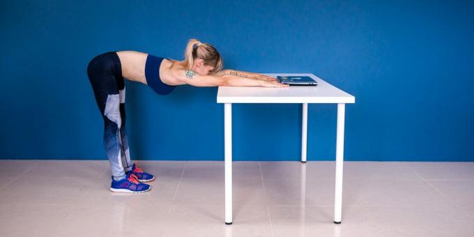 Exercício mais simples: alongamento do ombro da mesa