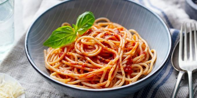 Espaguete com molho de tomate