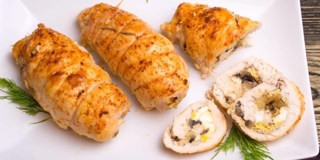 Receitas de frango no forno: Rolos de frango com cogumelos e ovos