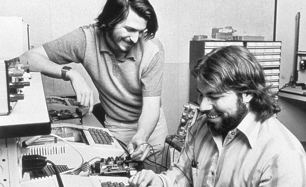 O livro "Tornar-se Steve Jobs" Steve Jobs e Steve Wozniak