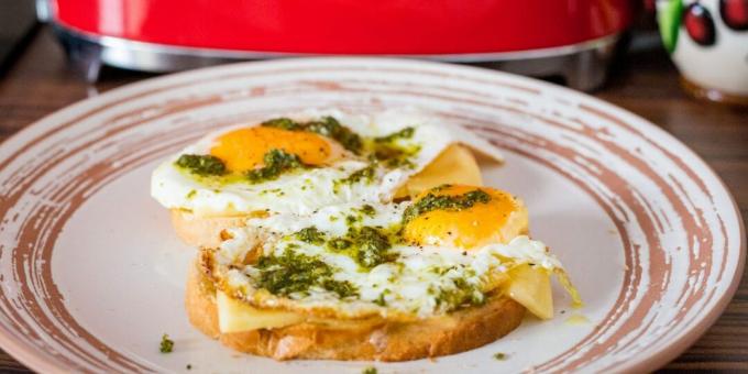 Ovos com pesto - um ótimo café da manhã em 5 minutos