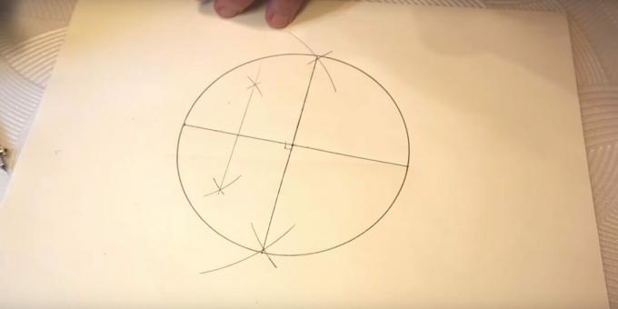 Como desenhar uma estrela de cinco pontas: divida o segmento esquerdo ao meio