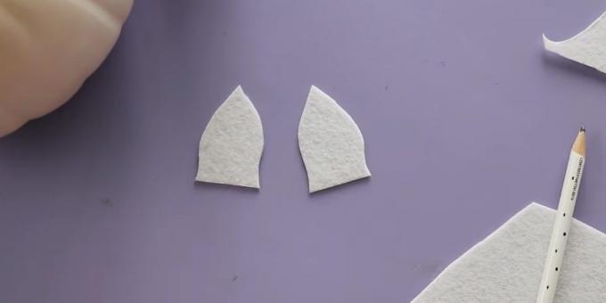 Artesanato de abóbora: Orelhas cortado de feltro branco