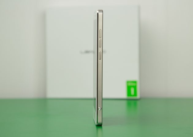 Leagoo Elite 1 mostra uma vista lateral