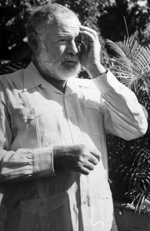 Hemingway na camisa cubana