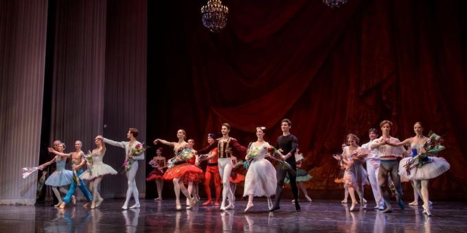 Vistas de Saratov: ópera de Saratov e teatro de balé