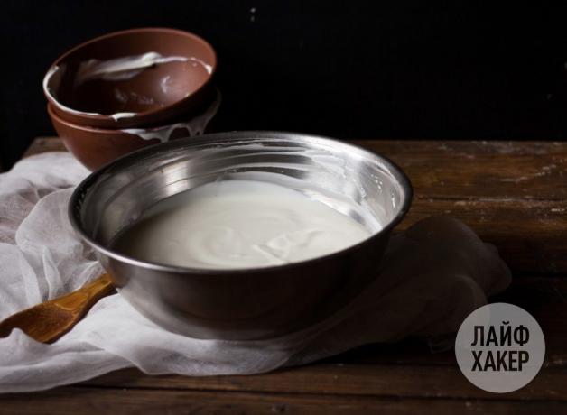 creme de queijo caseiro: misture creme de leite e iogurte