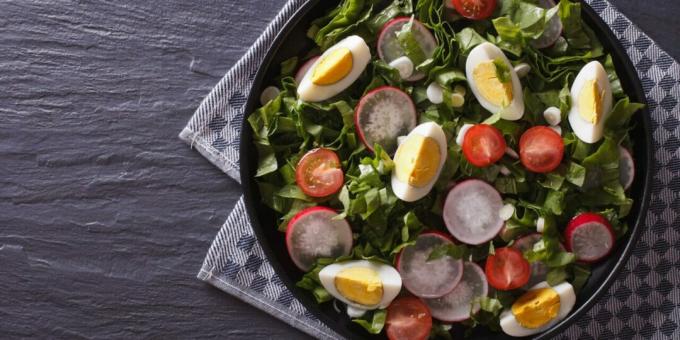 Salada com ovos, rabanete e azeda