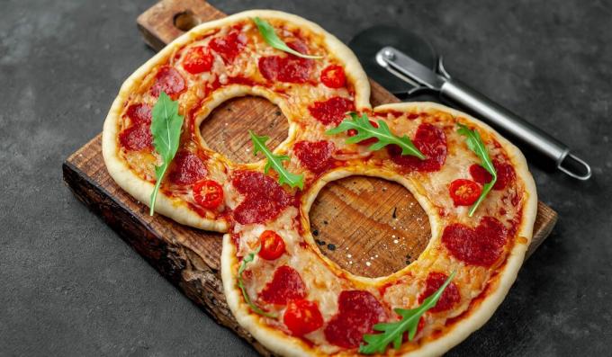 Pizza festiva em 8 de março