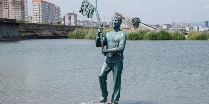 Atrações de Novorossiysk: monumento a Geshe Kozodoev