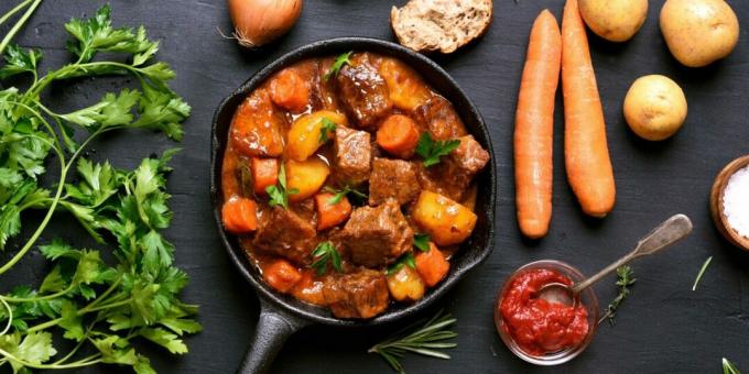 Cordeiro Estufado com Batata e Cenoura