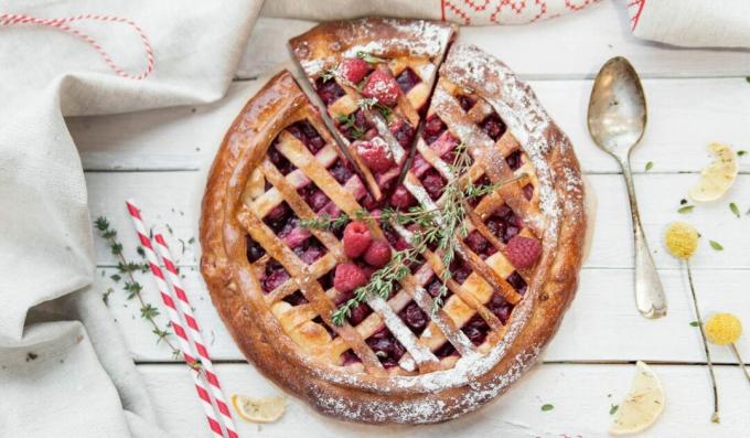 Torta de Framboesa com Massa de Levedura Simples