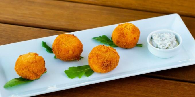 Croquetes de batata com carne de porco picada