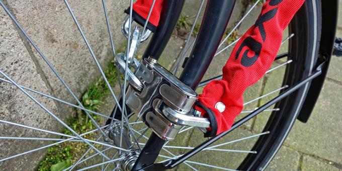 Como proteger a sua bicicleta. bloqueio da cadeia 