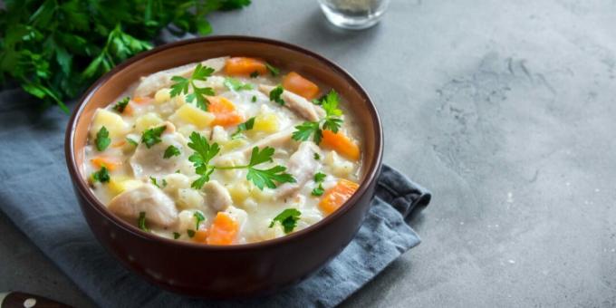 Sopa de queijo com frango e arroz