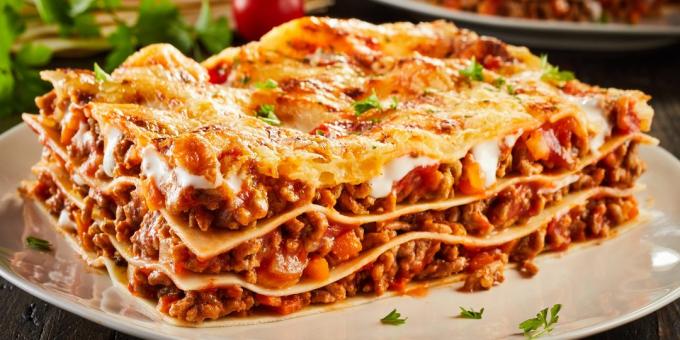 Lasagna com tomate colar