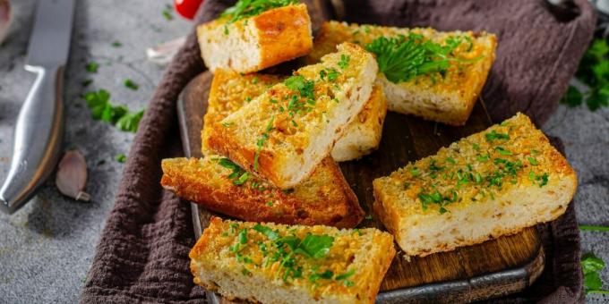 Pão de alho perfumado com queijo