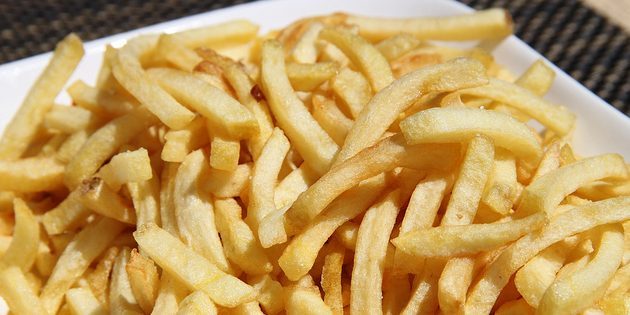 Como cozinhar as batatas fritas no microondas