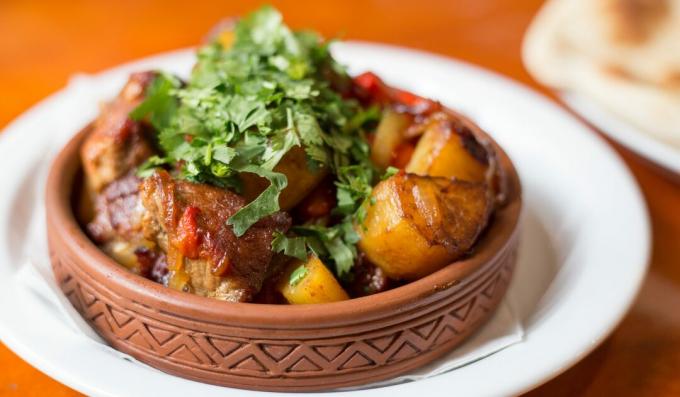 Ojahuri clássico com carne de porco