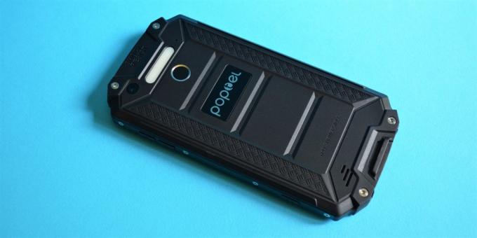 Protegido smartphones Poptel P9000 Max: A tampa traseira