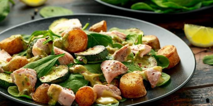 Salada morna com abobrinha, batata nova e peixe