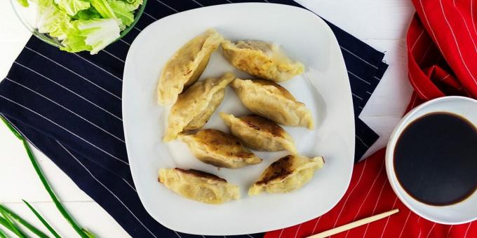 Bolinhos Gyoza com carne e legumes